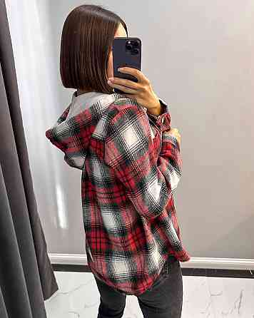 Женская повседневная рубашка в клетку на пуговицах с капюшоном коттон + трикотаж Красный, 48 Одесса