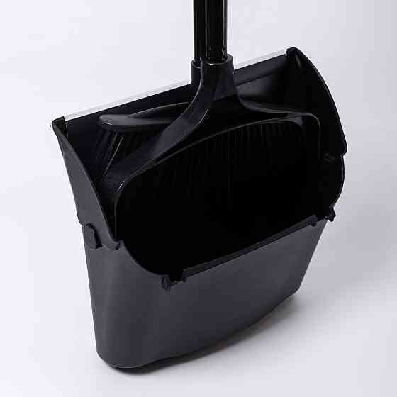 Веник і совок з довгою ручкою для прибирання чорні Київ