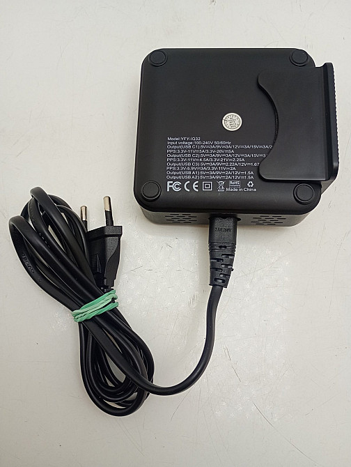Зарядний пристрій на 5 портів YFY-lIQ32 200W, 1*Type-C PD 100W, 1*Type-C PD 45W, 1*Type-C PD 20W, 2*USB QC3.0 18 W (товар вживаний) Луцьк - фото 3