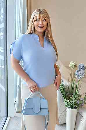 Летняя блуза с разрезным рукавом 