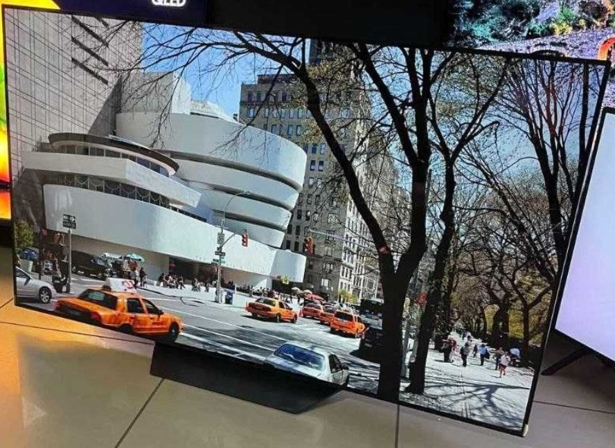 Телевизор Безрамный Ультратонкий: 65