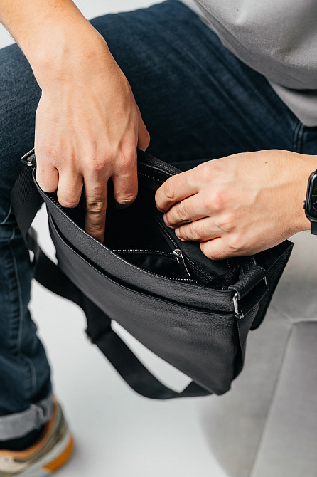 Чоловіча барсетка з клапаном, чорна сумка через плече з натуральної шкіри, класичний месендджерMasterSem Київ - фото 6