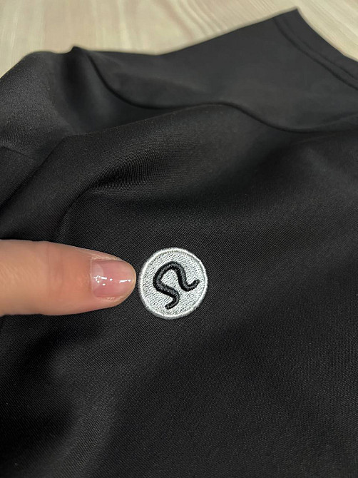 Футболка женская A-N 26048 базовая средняя длина классическая вышивка омега, черный, one size Киев - изображение 12