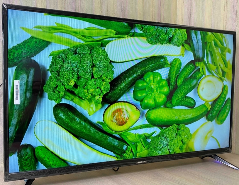 Тонкий Телевизор: Samsung Smart TV, 42