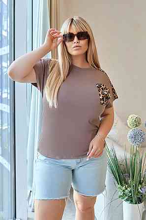 Женская футболка с леопардовыми вставками 