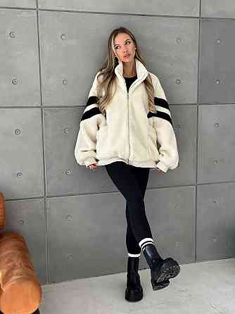 Жіноча тепла оверсайз куртка-бомбер букле на підкладці Молочний Одеса