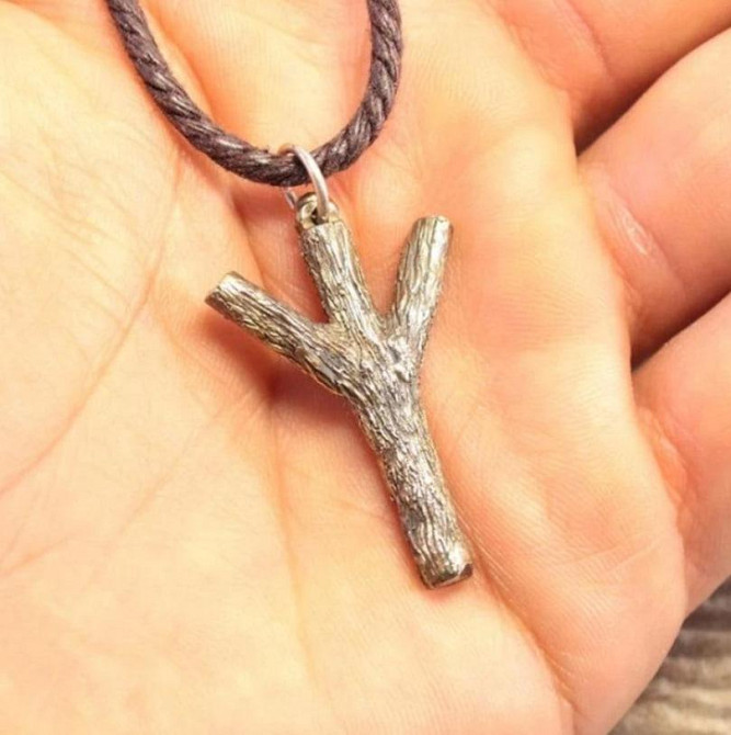 Подвеска-амулет в скандинавском стиле 