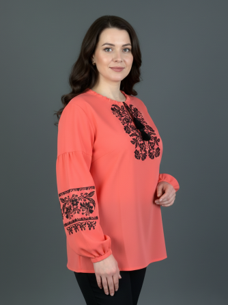 Женская шифоновая вышитая блузка в нежном цвете с черной вышивкой Киев