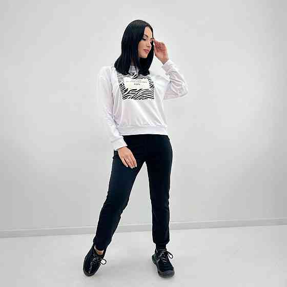 Трикотажный спортивный костюм с принтом 