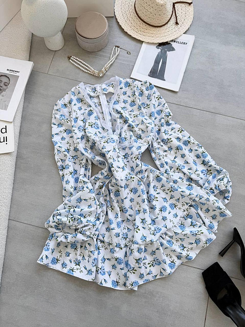 Женское романтичное мини платье в цветочный принт с кружевом софт / штапель 42/44, Голубой Одесса - изображение 7