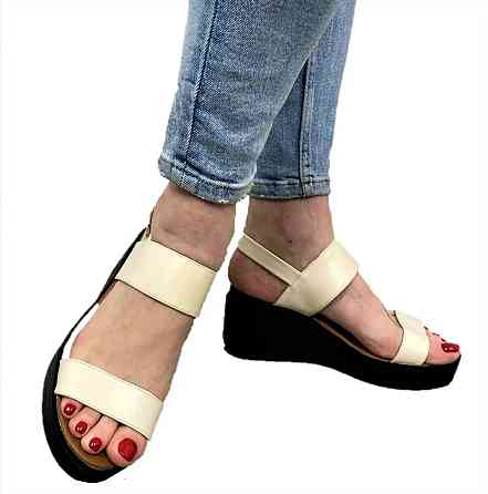 Жіночі Сандалі Шкіряні Босоніжки на Танкетці Платформа Білі Літні (розміри: 37) - 76-6;79-4 Дніпро