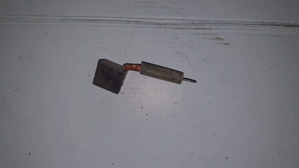 Щітка стартера МТЗ (ізольована клема). Харків - фото 1