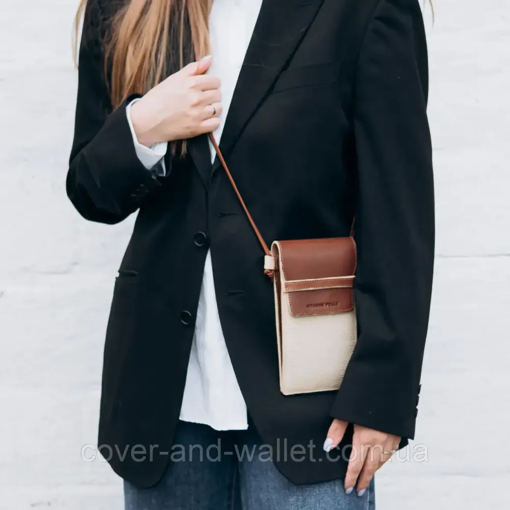 Жіноча шкіряна міні сумка клатч через плече бежевого кольору Grande Pelle 70374323 Київ - фото 3