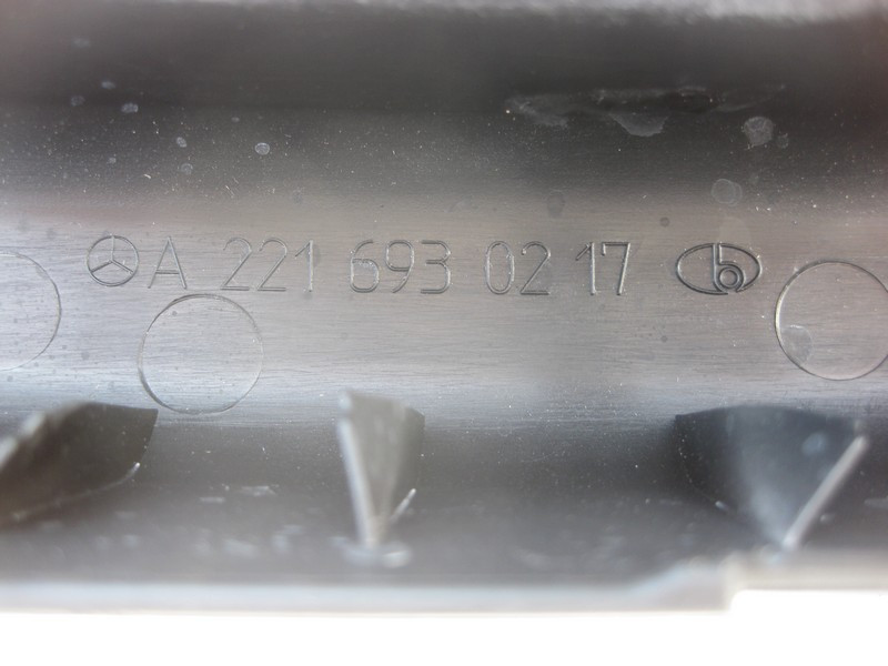 Mercedes-Benz  A2216930217 Пластикова накладка правої петлі кришки багажника S-Class W221 Одеса - фото 3