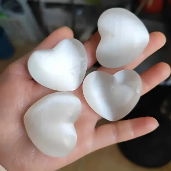 Селенітове серце 40–43 мм – полірований білий кристал Київ