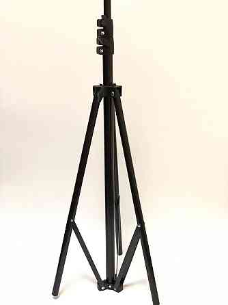 Штатив-тренога сложный, для студийных и кольцевых ламп высотой 2.1 m Киев