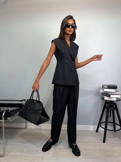Женский брючный деловой костюм двойка: жилет и штаны костюмка Черный, 50/52 Одесса - изображение 3
