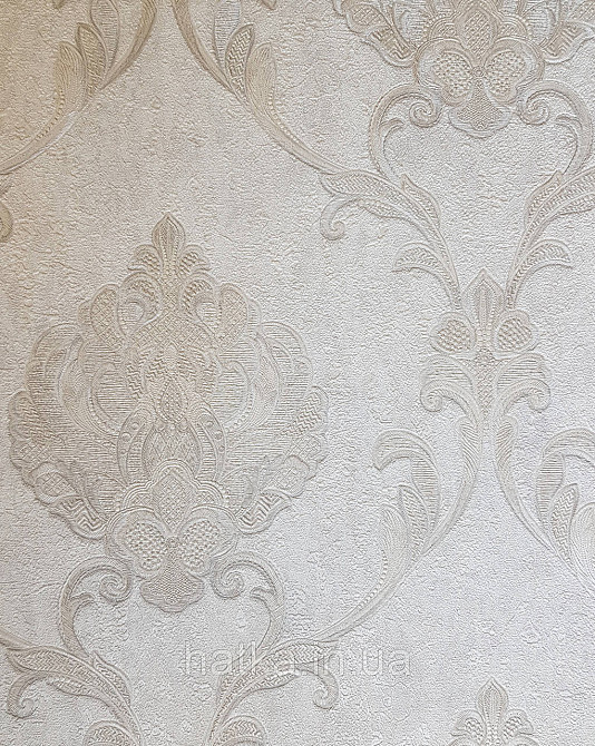 Шпалери вінілові на флізеліні Grandeco Anastasia метрові вензелю завитки структурні сріблясті на білому Київ - фото 1