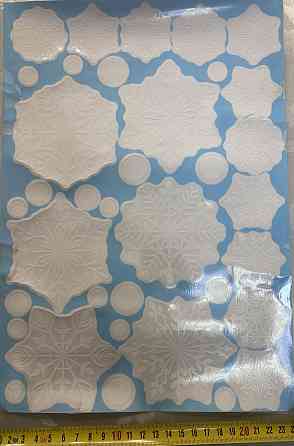 Новорічні наклейки сніжинки білі розмір стікера 24 на 34 см силікон Київ