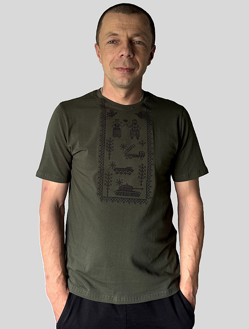 Вышитая черными нитками вышиванка футболка в цвете хаки Киев - изображение 1