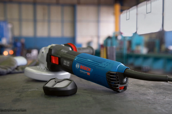 Профессиональная болгарка Bosch GWS 17-125 S: 1700 Вт, диск 125мм, с регулировкой оборотов Киев