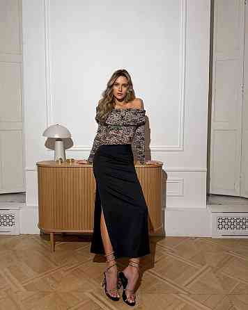 Женское стильное романтичное платье с разрезом на ножке Одесса