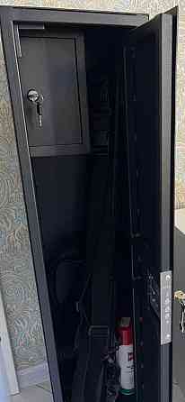 Сейф для оружия,с полкой под 