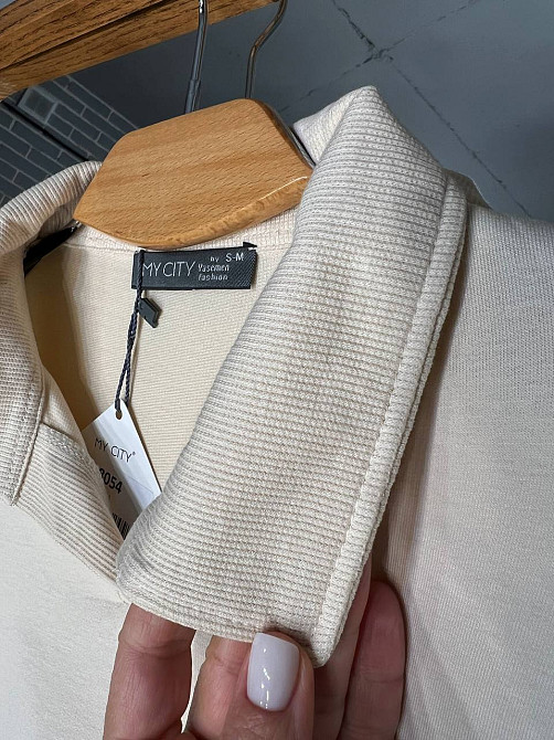 Свитшот женский My city 8054 удлиненный с воротничком разрезы по бокам оверсайз 48 , молочний, 48 Киев - изображение 12