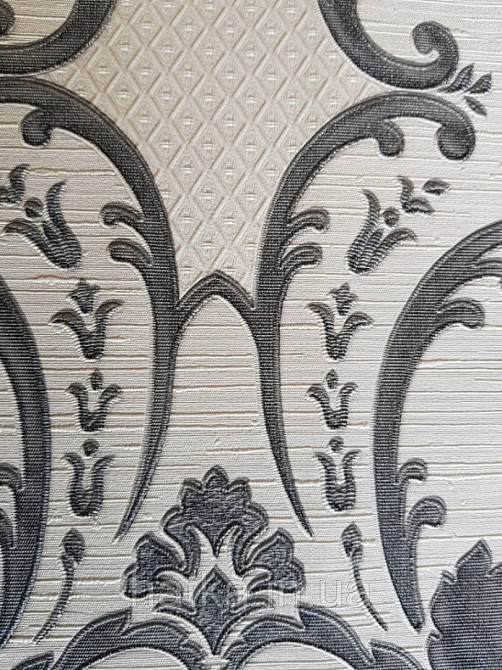 Шпалери вінілові на флізелін Grandeco Montana A45009 метрові вензелі чорні з сріблом на білому під тканина Київ - фото 1