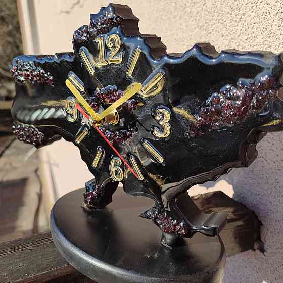 Годинник настільний з епоксидної смоли ручної роботи "Карта України" 30х19 см Дніпро