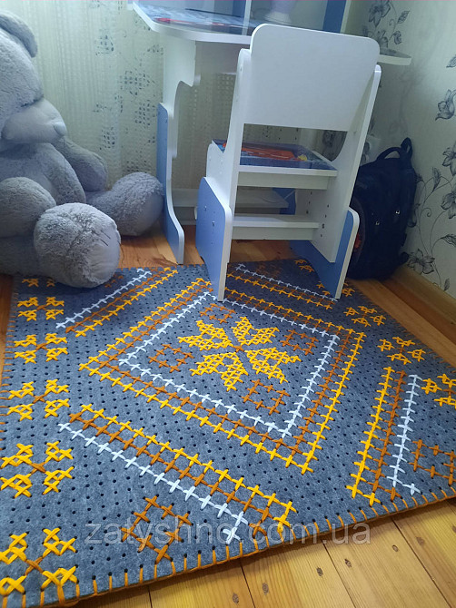 Коврик вышитый ( ручная работа) в детскую 96*90 см Киев - изображение 1