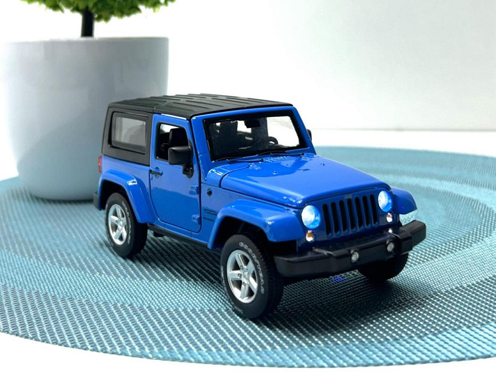 Машина металева Автопром Jeep Wrangler світло звук відчиняються двері капот 1:32 Синя (68331) Чернигов - изображение 1