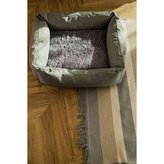 Водоотталкивающий лежак со съемным чехлом и двухсторонней меховой подушкой Incor Серый Киев