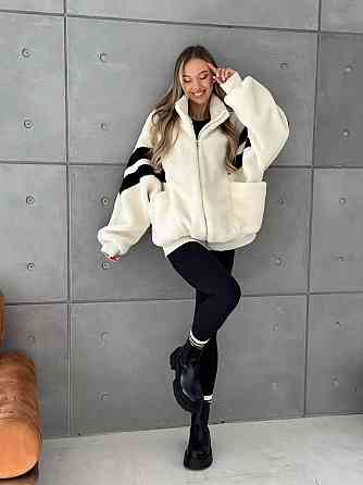 Жіноча тепла оверсайз куртка-бомбер букле на підкладці Молочний Одеса