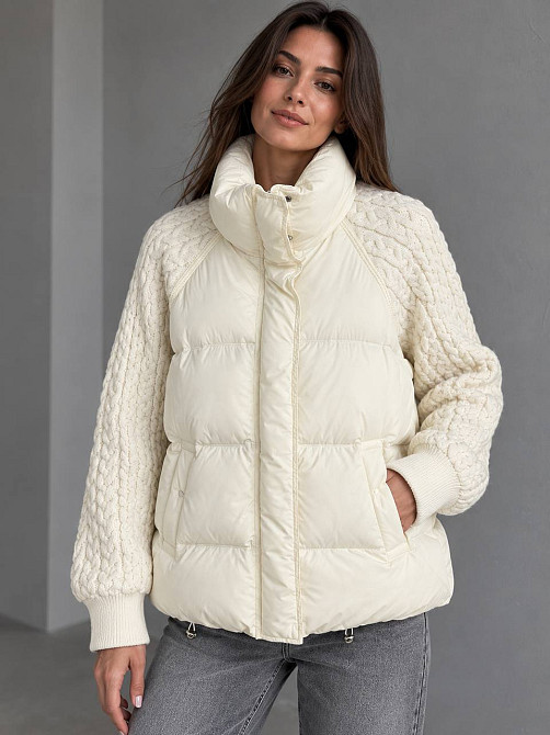 Куртка жіноча YZY 30790 пуховик oversize з в’язаними рукавами демісезонна one size, молочний, one size Київ - фото 1