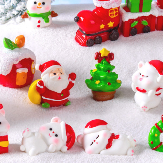 Новорічна мініатюрна фігурка Санта з подарунком 2.7 х 2.8 см Серія "Світ Зимової Казки" Одеса