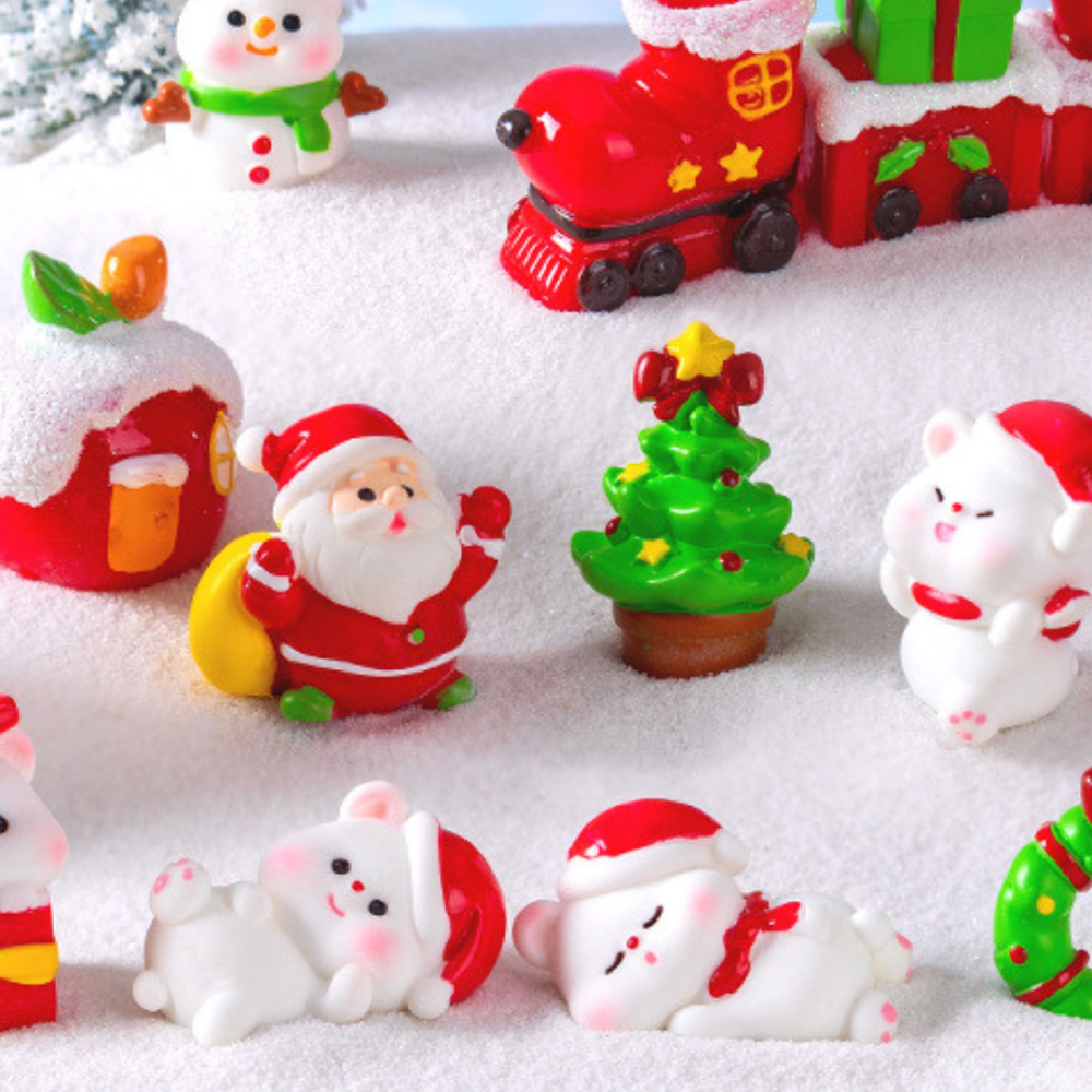 Новорічна мініатюрна фігурка Санта з подарунком 2.7 х 2.8 см Серія "Світ Зимової Казки" Одеса - фото 2