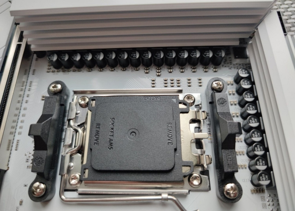 Материнська плата AMD B650M Snow Dream Київ - фото 4