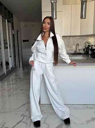 Жіночий костюм з фліс-полару, з вишивкою Одеса