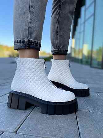LIRIO Черевики жіночі LIRIO білі натуральна шкіра зима висота 12см розмір 39р. ( /91650) Коломия