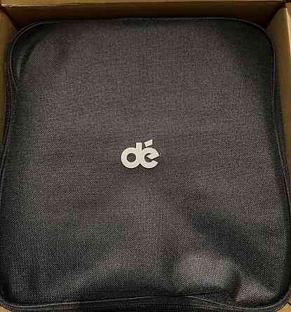 Зарядное устройство на электро автомобиле. Киев