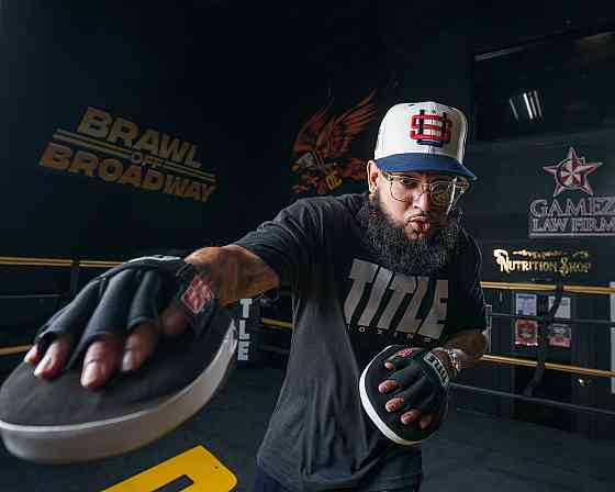 Лапи боксерські TITLE Boxing Gel Tech Punch Mitts 2.0 Black Кам'янське