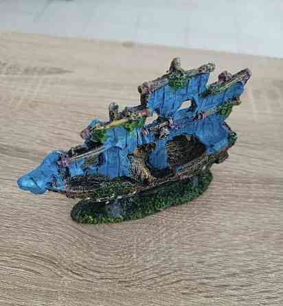 Декор для акваріума Затонувший кораблик з вітрилами 14 на 11 на 4 см різнобарвний Київ