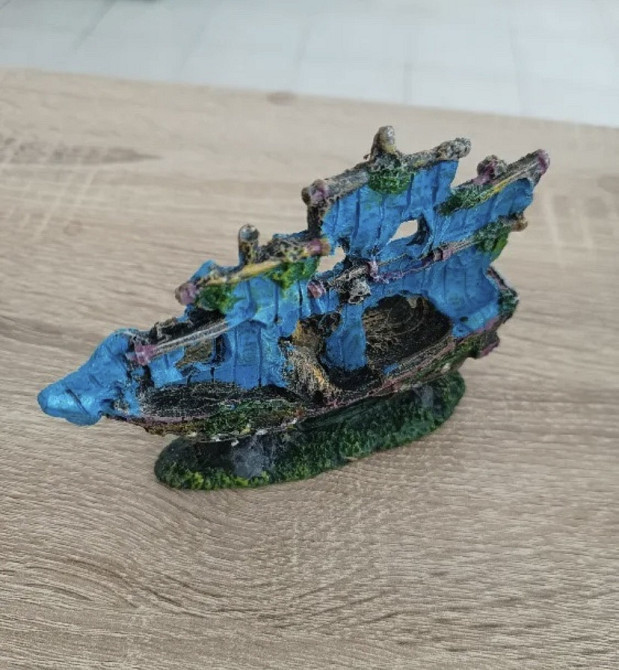 Декор для акваріума Затонувший кораблик з вітрилами 14 на 11 на 4 см різнобарвний Київ - фото 3