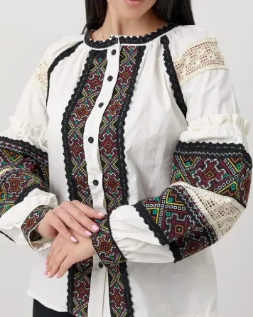 Жіноча сучасна вишиванка з мереживними вставками 80% бавовна, 20% поліестер. 50 Одеса