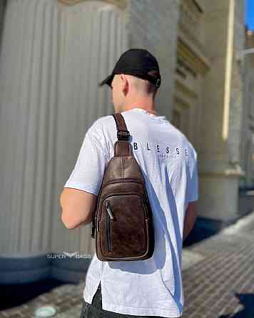 Стильная мужская сумка-слинг нагрудная из натуральной кожи на молнии коричневая Киев