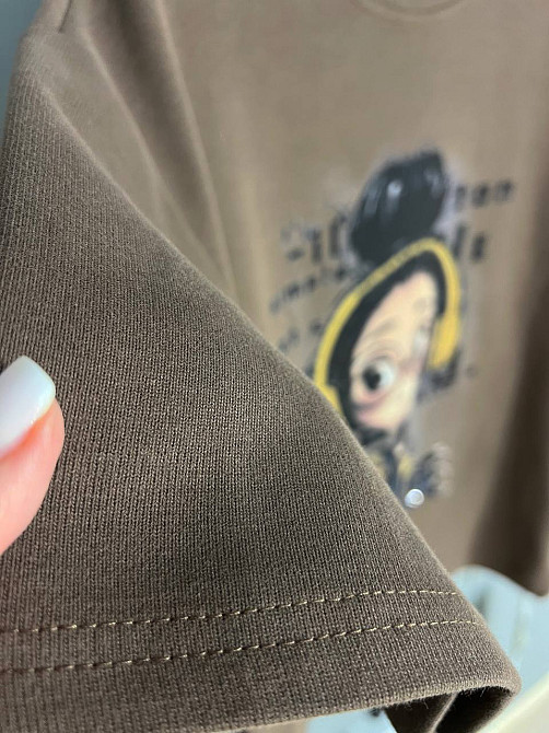 Футболка жіноча Yihanbeibei 1669 оверсайз тепла малюнок дівчина пайєтки щільний трикотаж one size коричнева, коричневий, one size Київ - фото 9