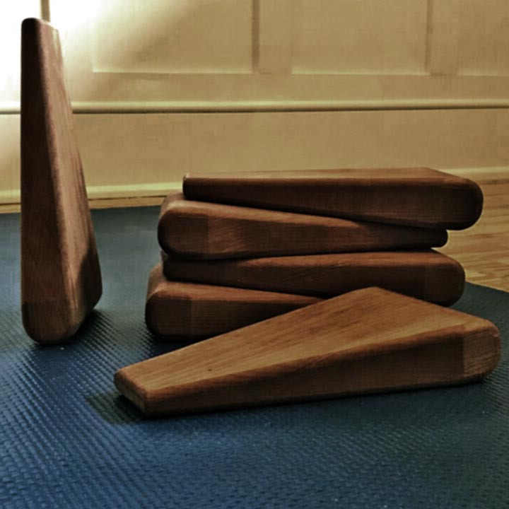 Опорный треугольный йога-блок 