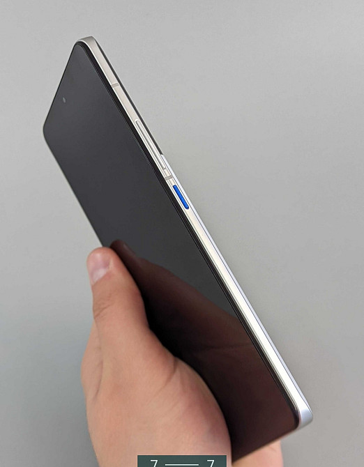 Смартфон Vivo iQOO 10 12Gb/256Gb White ( BMW M branding) Киев - изображение 7