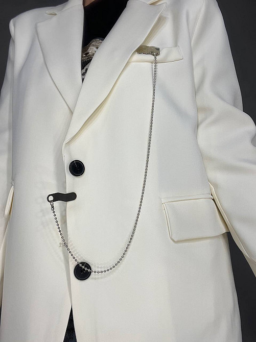 Пиджак женский Qidian 91110 оверсайз широкий крой на пуговицах с аксессуаром цепочкой one size белый, белый, one size Киев - изображение 13